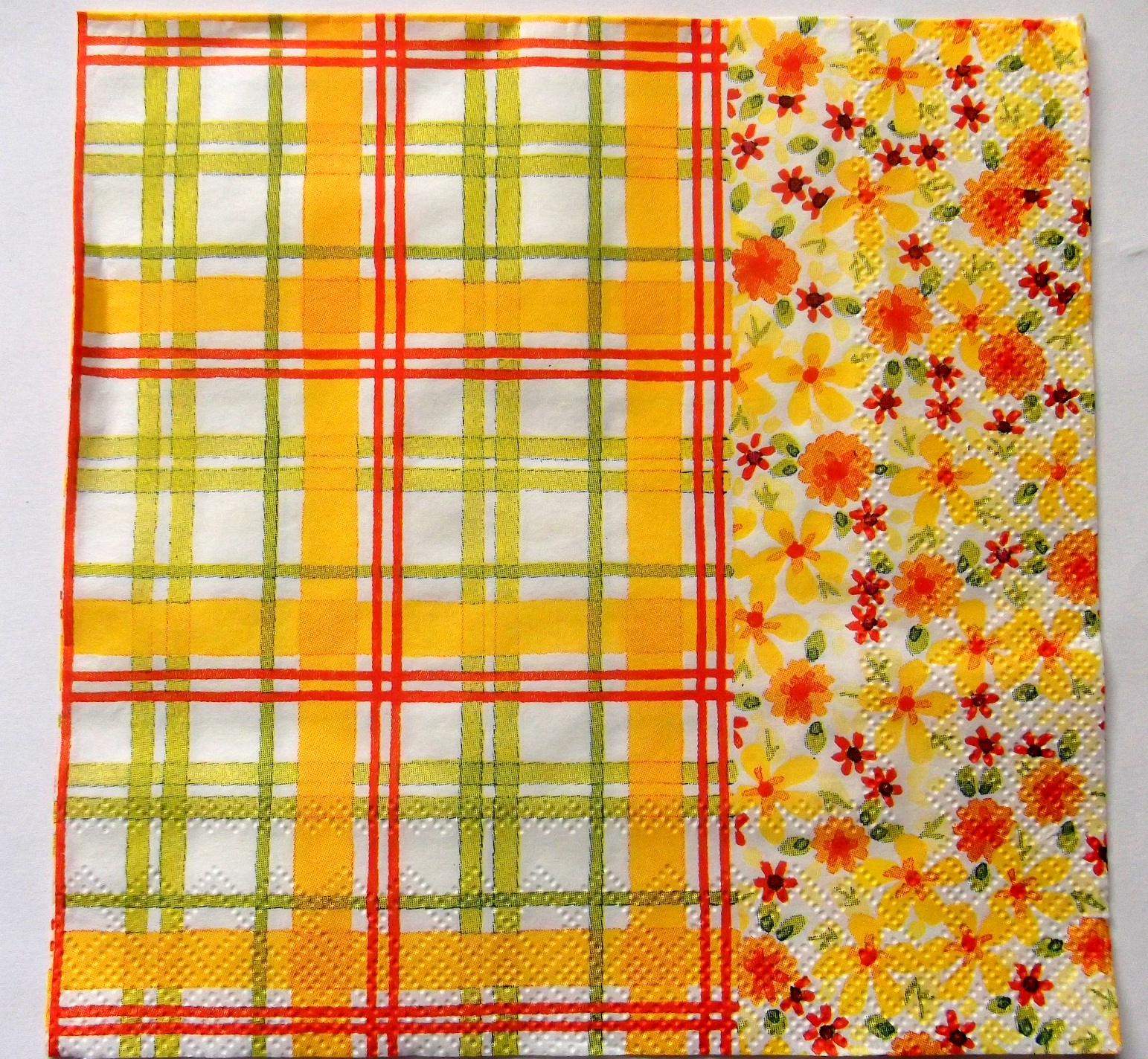 servetel hartie cu dungi si flori