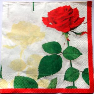 servetel hartie cu trandafiri rosii 0375