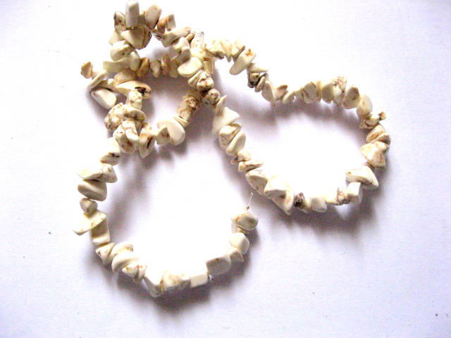 Chipsuri howlite alb 51254