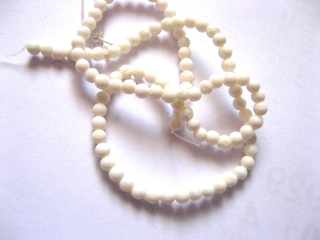 Sirag margele coral alb sfere 51286