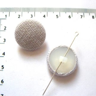 Nasturi gri imbracati cu tricot 5392