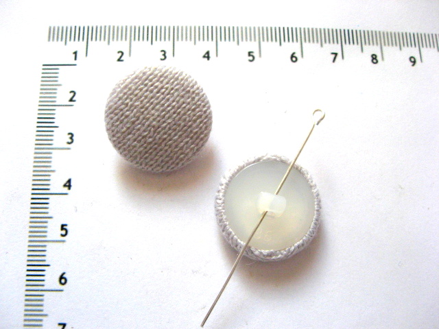 Nasturi gri imbracati cu tricot 5392